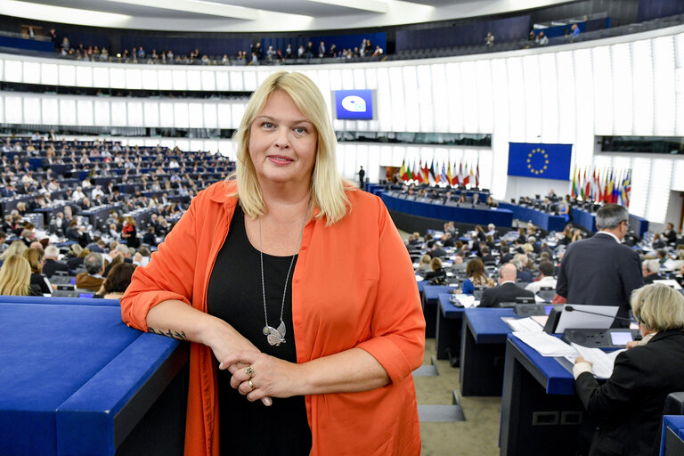 Foto 3: Anna HEDH in the European Parliament in Strasbourg