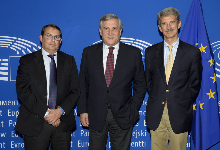 Foto 1: Antonio TAJANI - EP President meets with Jose Ignacio SALAFRANCA SANCHEZ-NEYRA and Juan SALAFRANCA, EPP Secretary General