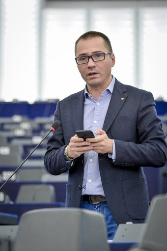 Photo 1 : Angel DZHAMBAZKI in plenary session week 43 2017 in Strasbourg