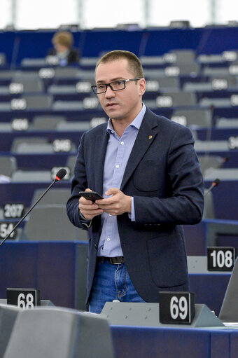 Photo 3 : Angel DZHAMBAZKI in plenary session week 43 2017 in Strasbourg