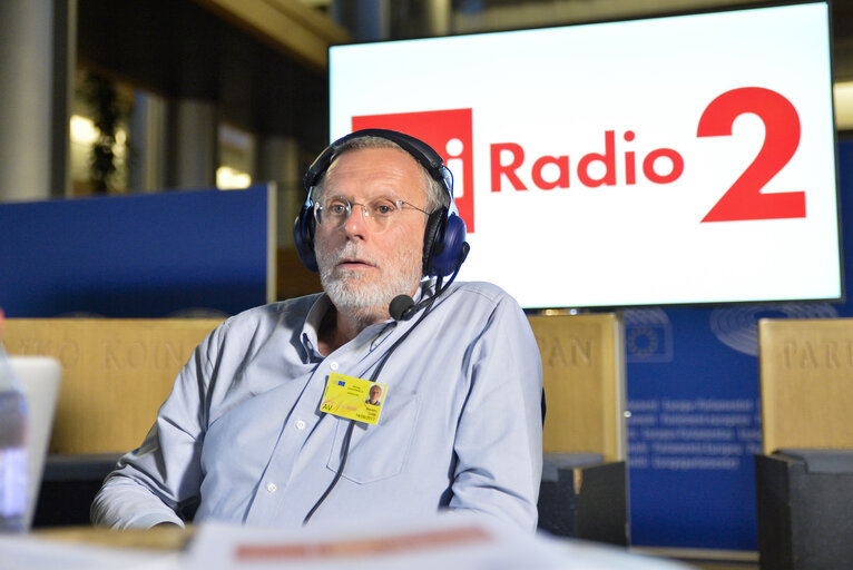 Rai Radio 2 - Caterpillar - Facebook chat