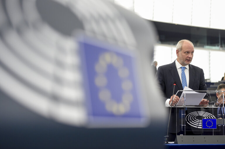 Fotografi 1: Plenary session week 37 2017 in Strasbourg - Dieselgate: strengthening EU environment, health, consumer rights standards in connection to recent actions by Member States, including Germany and Austria