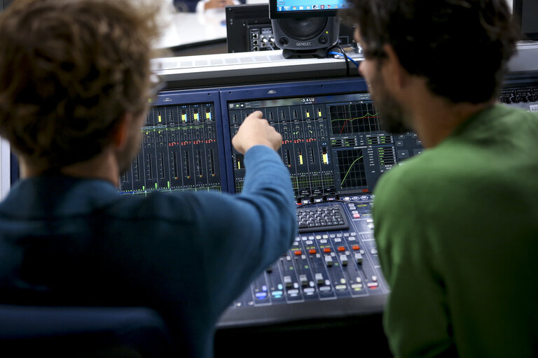 Suriet 2: VoxBox recording in Brussels