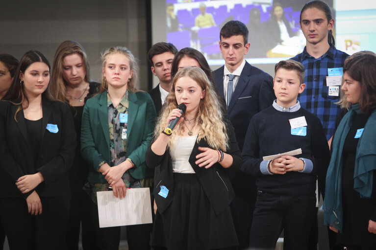 Valokuva 28: Intergroup on children's rights debate with children and high level representatives ‘ The Europe we want ‘  on the occasion of #WorldChildrensDay