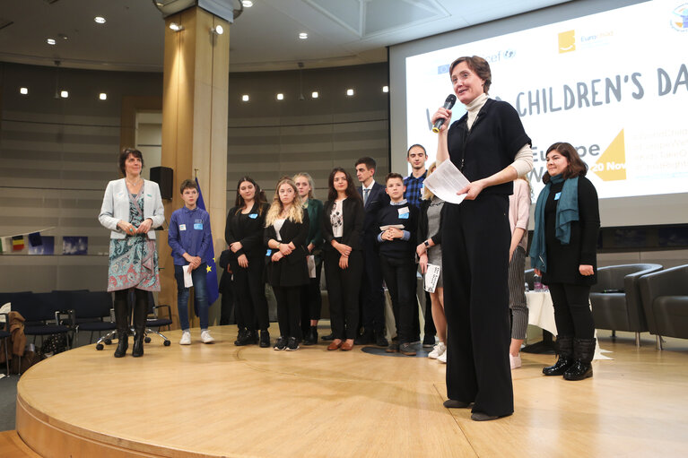 Valokuva 31: Intergroup on children's rights debate with children and high level representatives ‘ The Europe we want ‘  on the occasion of #WorldChildrensDay