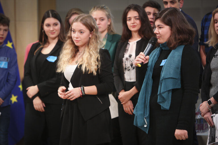 Valokuva 29: Intergroup on children's rights debate with children and high level representatives ‘ The Europe we want ‘  on the occasion of #WorldChildrensDay