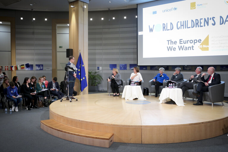 Valokuva 14: Intergroup on children's rights debate with children and high level representatives ‘ The Europe we want ‘  on the occasion of #WorldChildrensDay