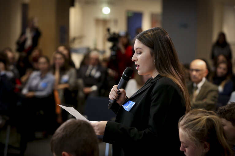 Valokuva 17: Intergroup on children's rights debate with children and high level representatives ‘ The Europe we want ‘  on the occasion of #WorldChildrensDay