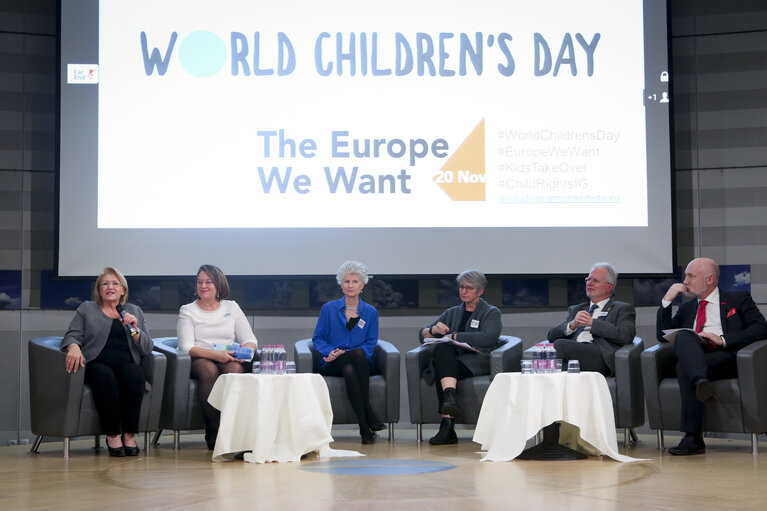 Valokuva 13: Intergroup on children's rights debate with children and high level representatives ‘ The Europe we want ‘  on the occasion of #WorldChildrensDay