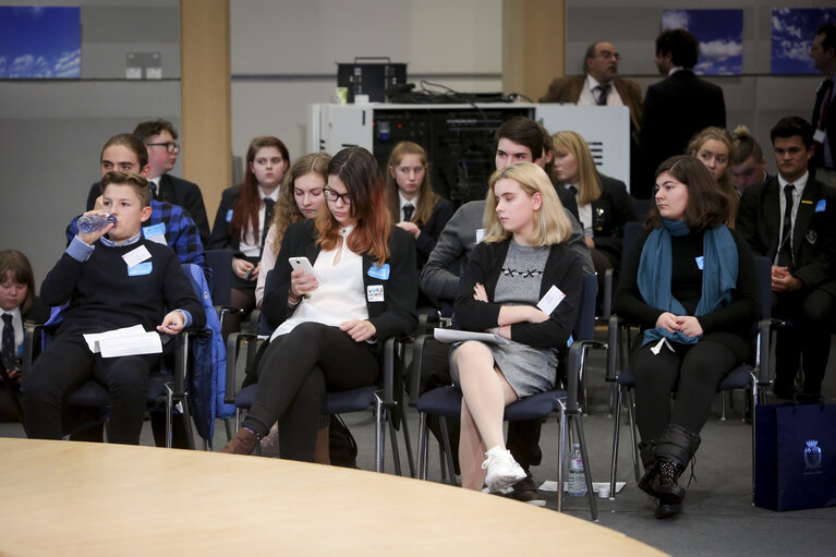 Valokuva 6: Intergroup on children's rights debate with children and high level representatives ‘ The Europe we want ‘  on the occasion of #WorldChildrensDay