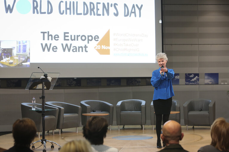 Valokuva 43: Intergroup on children's rights debate with children and high level representatives ‘ The Europe we want ‘  on the occasion of #WorldChildrensDay