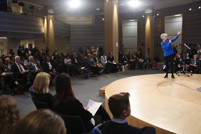 Valokuva 36: Intergroup on children's rights debate with children and high level representatives ‘ The Europe we want ‘  on the occasion of #WorldChildrensDay