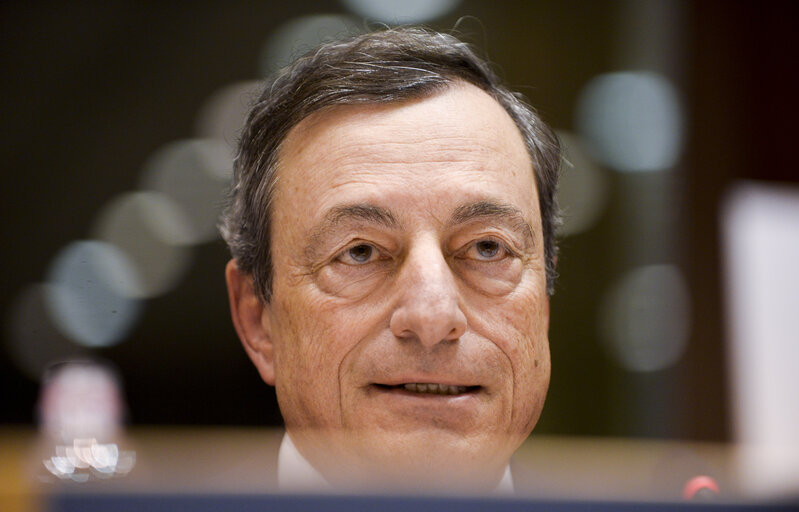 Fotografija 11: Public Hearing with the Chairman of the European Systemic Risk Board - Opening statement by Mario DRAGHI - ECB President