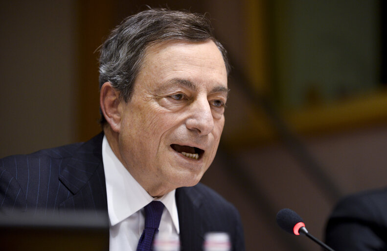 Fotografija 9: Public Hearing with the Chairman of the European Systemic Risk Board - Opening statement by Mario DRAGHI - ECB President