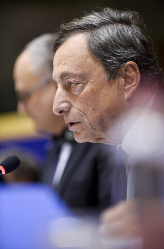 Fotografija 5: Public Hearing with the Chairman of the European Systemic Risk Board - Opening statement by Mario DRAGHI - ECB President