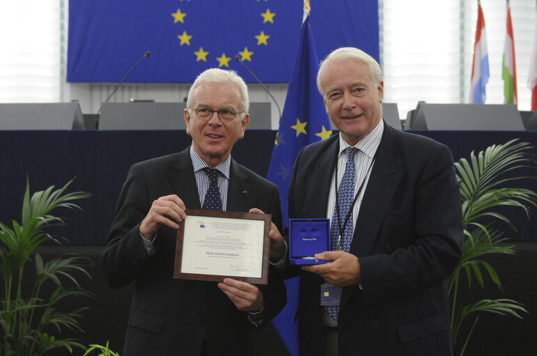 Fotografija 50: Medal presentation ceremony to former MEPs