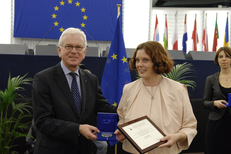 Medal presentation ceremony to former MEPs