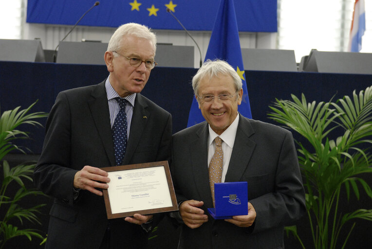 Fotografija 45: Medal presentation ceremony to former MEPs