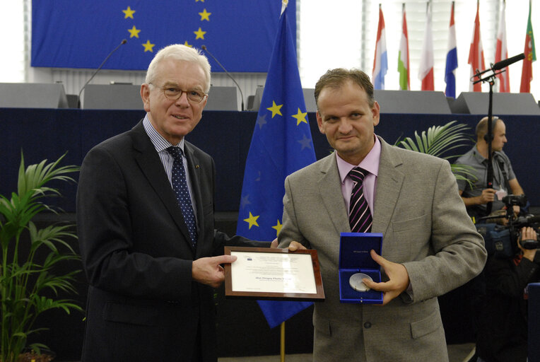 Medal presentation ceremony to former MEPs