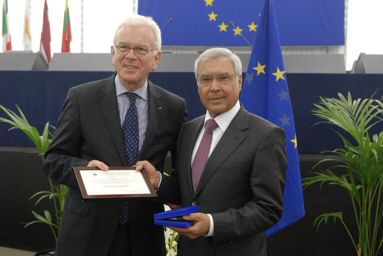 Medal presentation ceremony to former MEPs