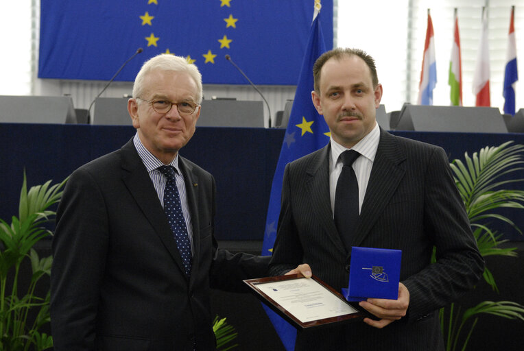 Medal presentation ceremony to former MEPs