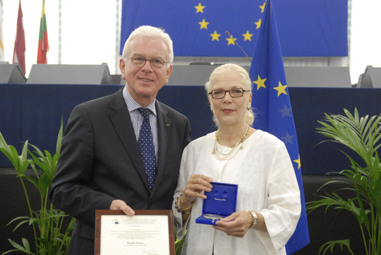 Medal presentation ceremony to former MEPs