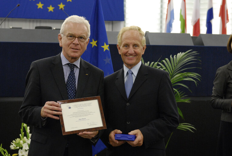 Medal presentation ceremony to former MEPs