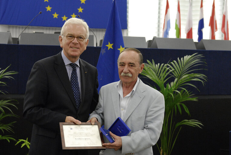 Medal presentation ceremony to former MEPs