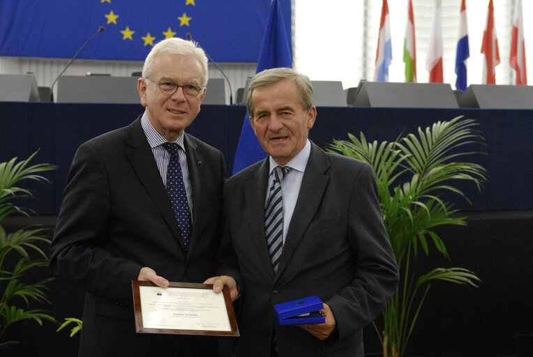 Medal presentation ceremony to former MEPs