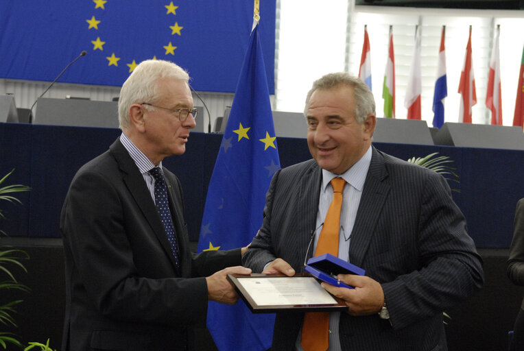 Medal presentation ceremony to former MEPs