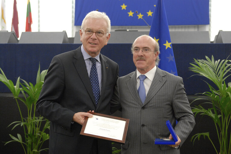 Medal presentation ceremony to former MEPs