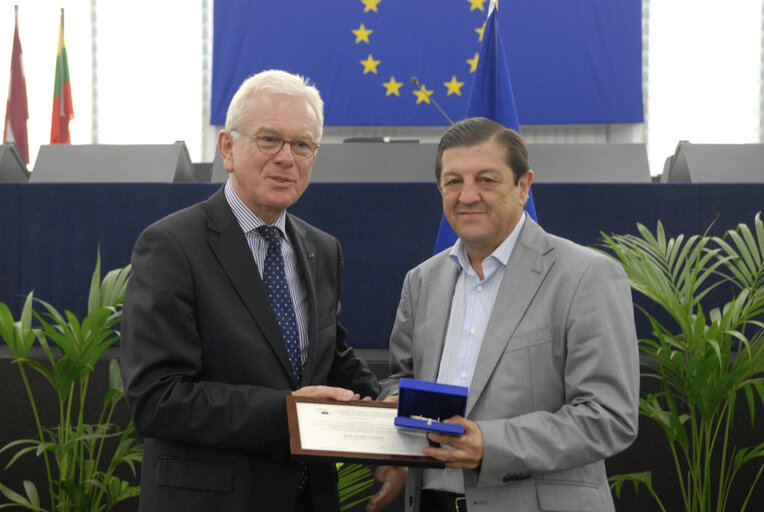 Medal presentation ceremony to former MEPs