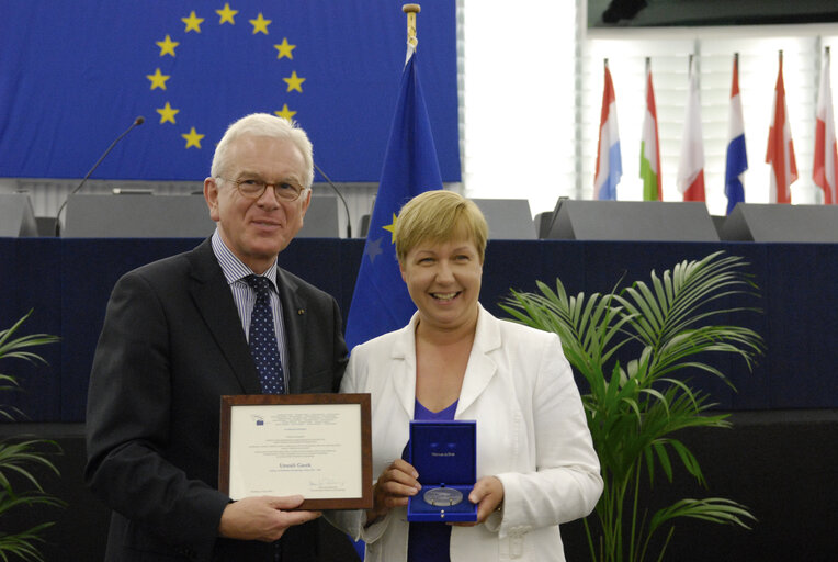 Medal presentation ceremony to former MEPs