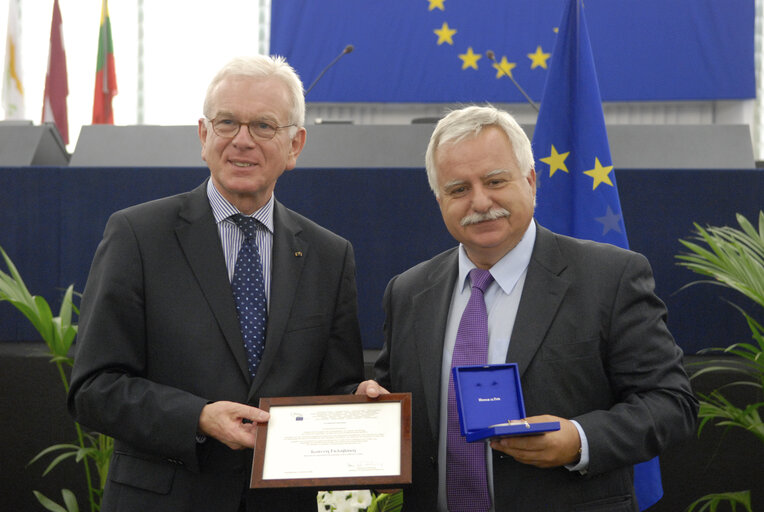 Medal presentation ceremony to former MEPs