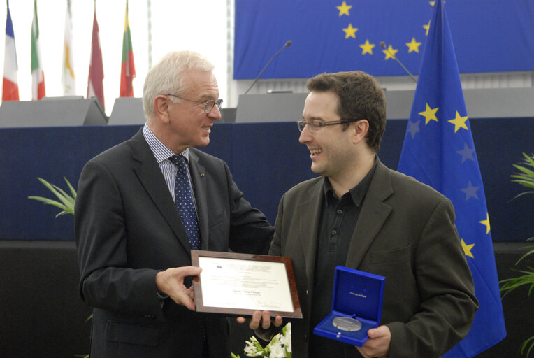 Medal presentation ceremony to former MEPs