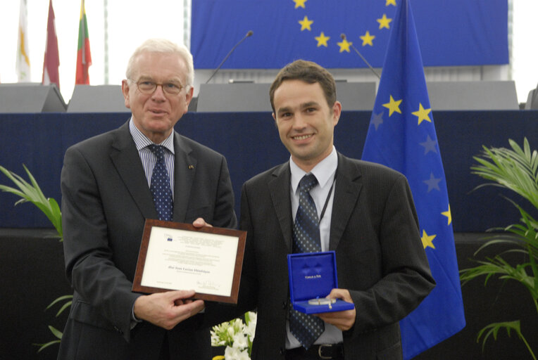 Medal presentation ceremony to former MEPs