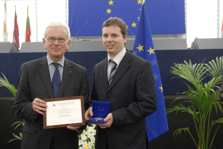 Medal presentation ceremony to former MEPs