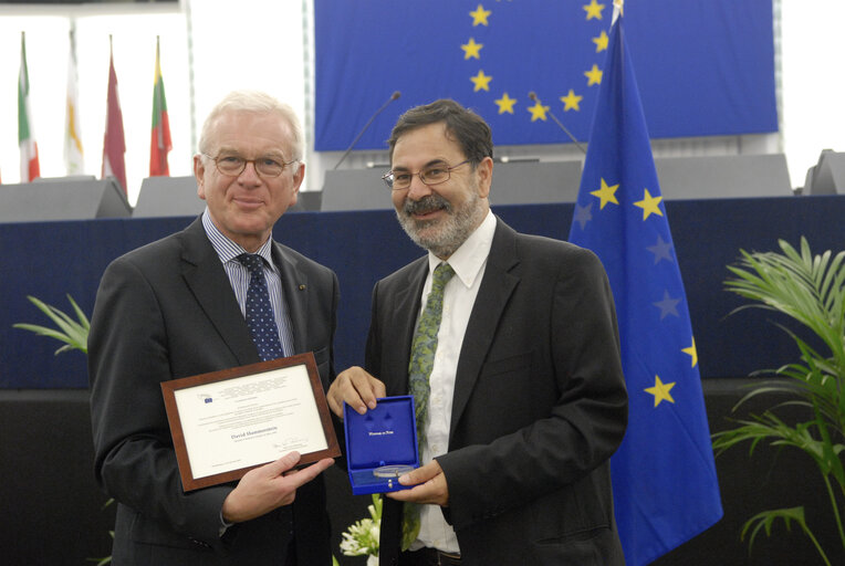 Medal presentation ceremony to former MEPs