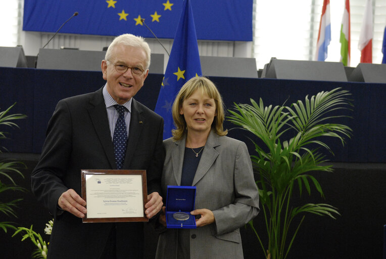 Fotografija 30: Medal presentation ceremony to former MEPs