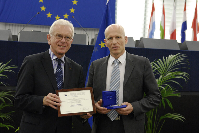 Medal presentation ceremony to former MEPs