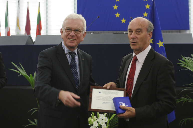 Medal presentation ceremony to former MEPs