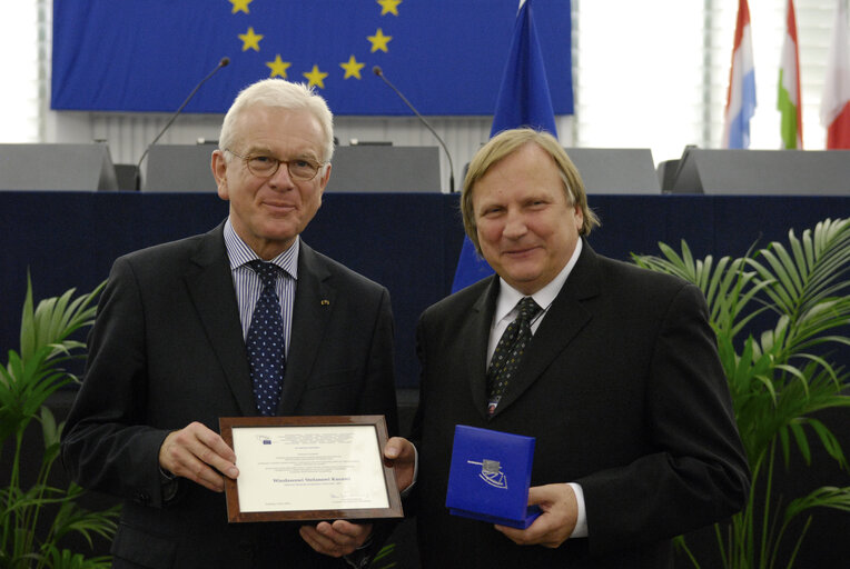 Medal presentation ceremony to former MEPs