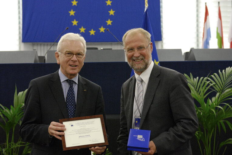 Medal presentation ceremony to former MEPs