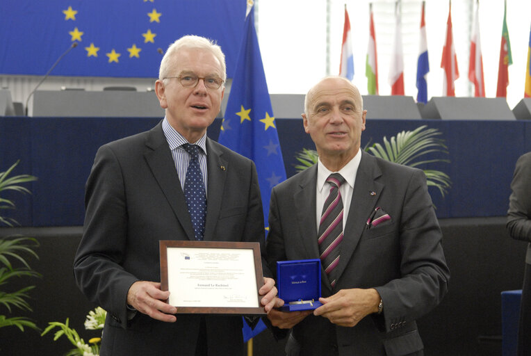 Medal presentation ceremony to former MEPs