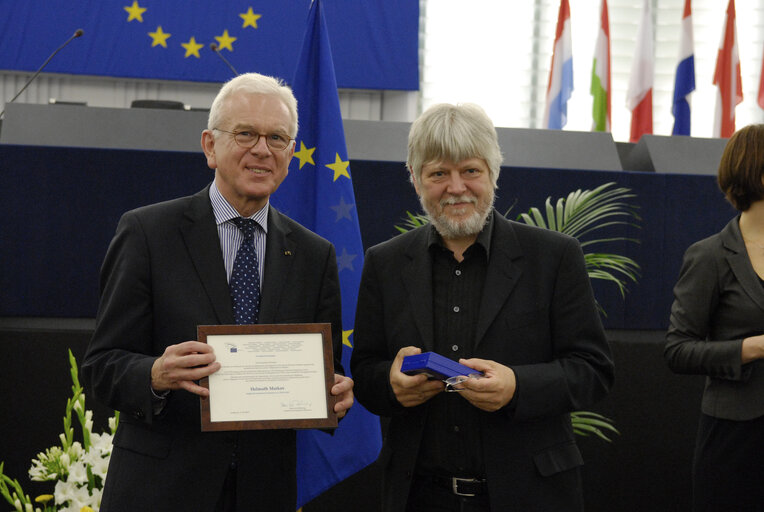 Medal presentation ceremony to former MEPs