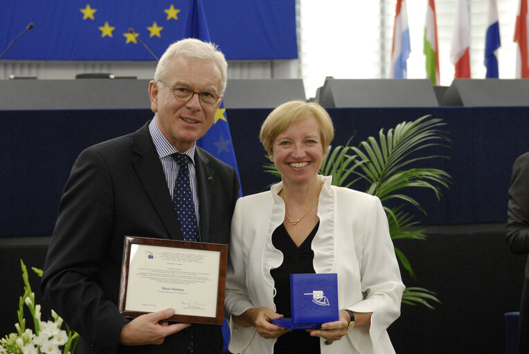 Fotografija 16: Medal presentation ceremony to former MEPs