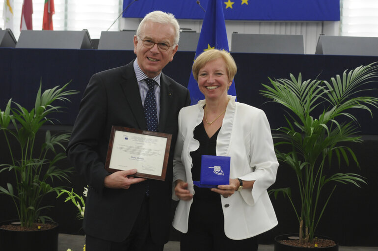 Fotografija 32: Medal presentation ceremony to former MEPs
