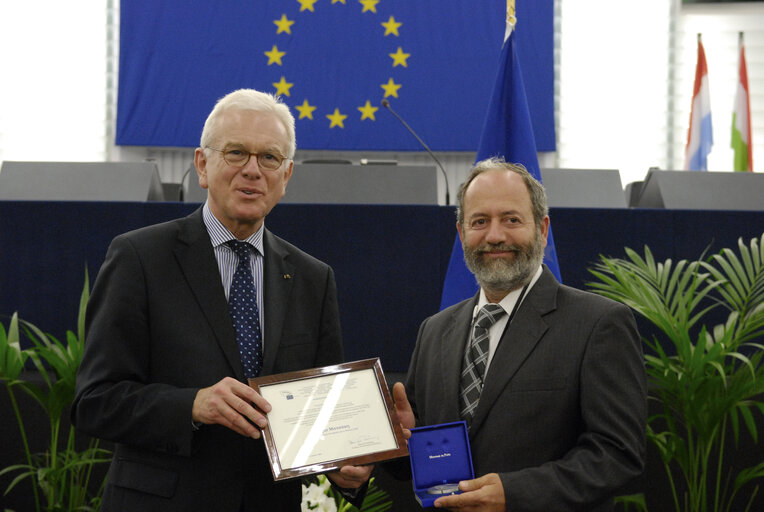 Medal presentation ceremony to former MEPs