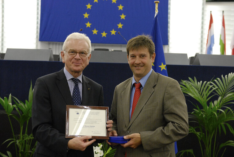Fotografi 50: Medal presentation ceremony to former MEPs