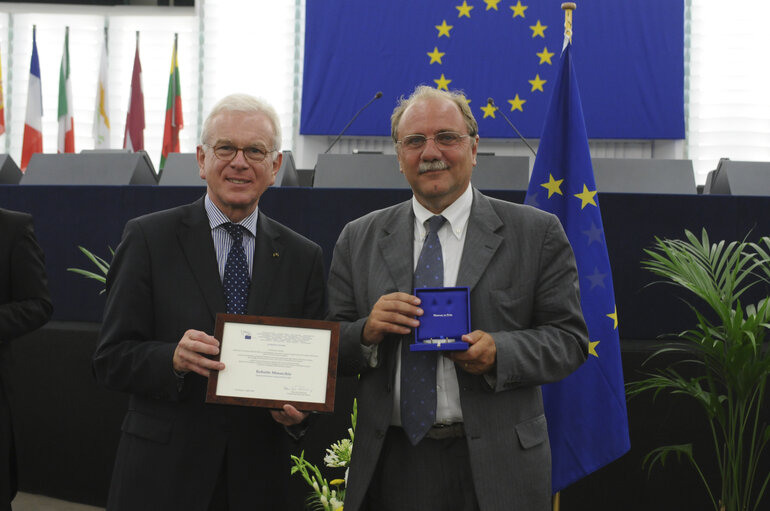 Medal presentation ceremony to former MEPs